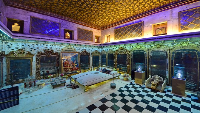 Aina Mahal