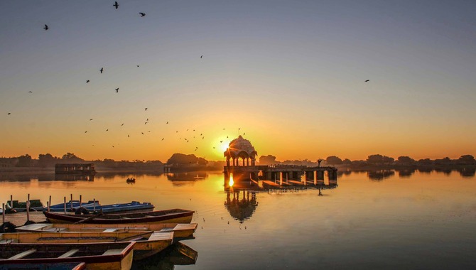 Gadisar Lake