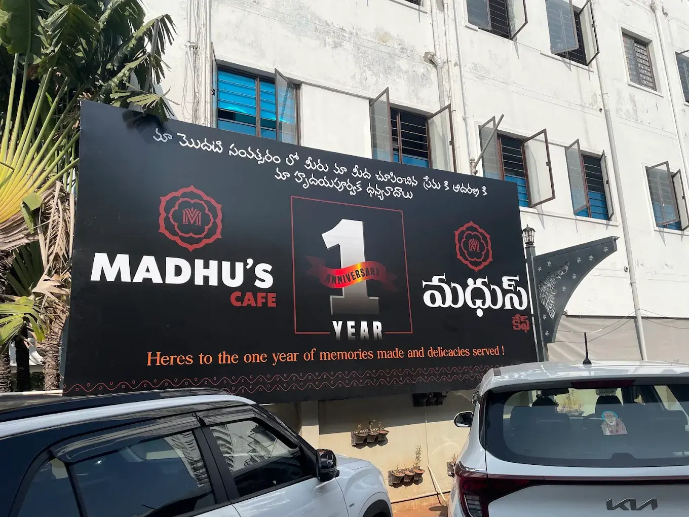 Madhus Cafe